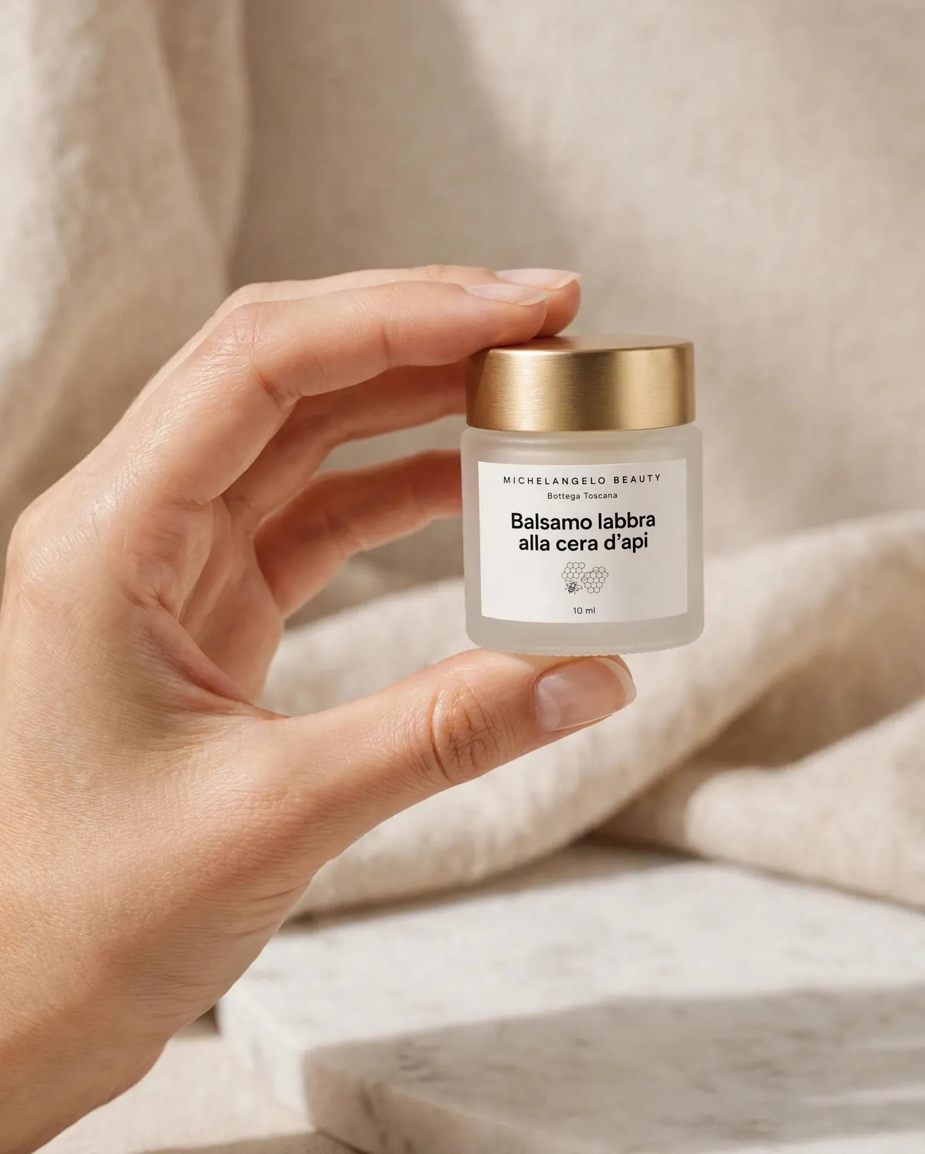 Balsamo labbra alla cera d'api, dimensione reale 10 ml