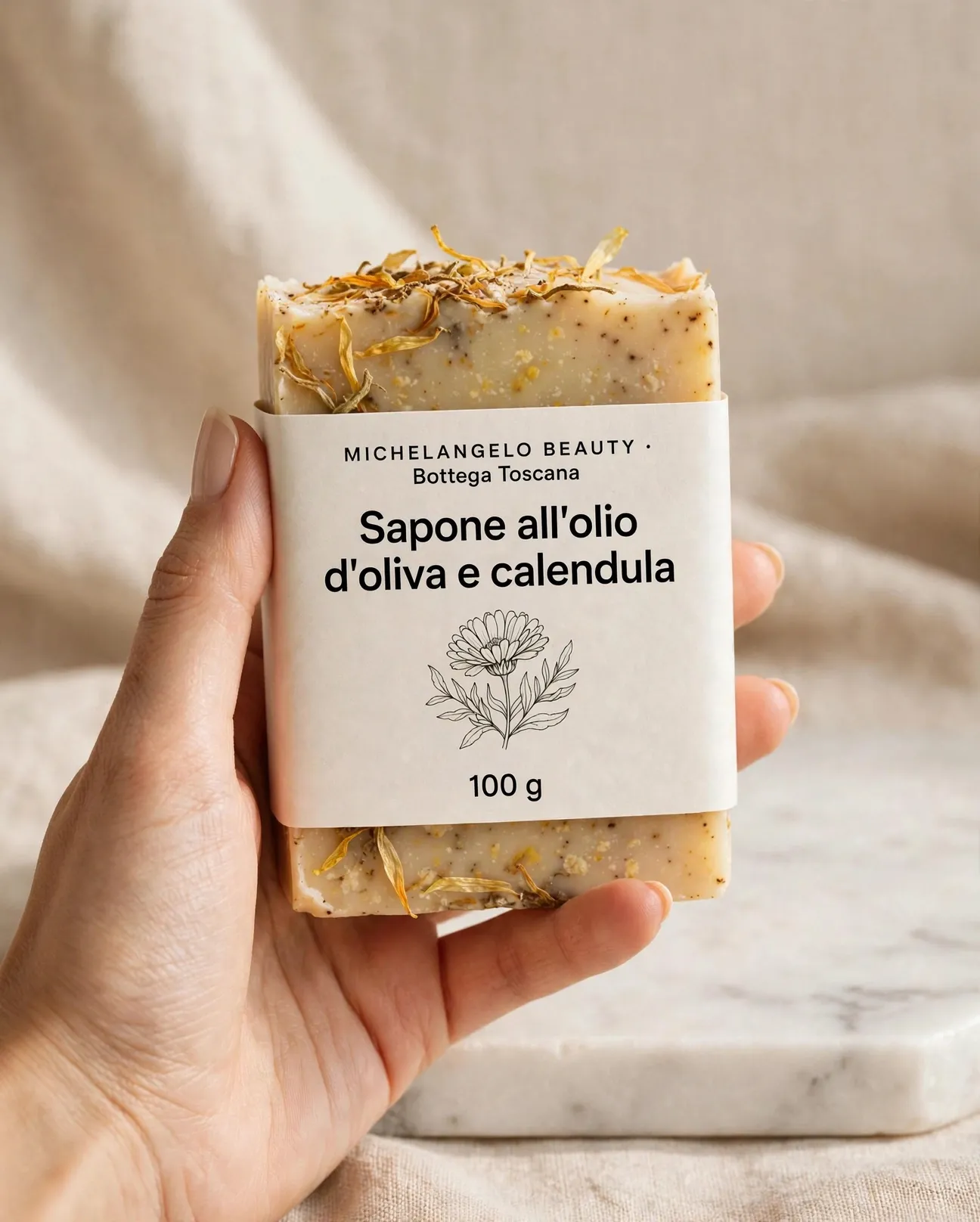 Sapone all'olio d'oliva e calendula, dimensione reale 100 g