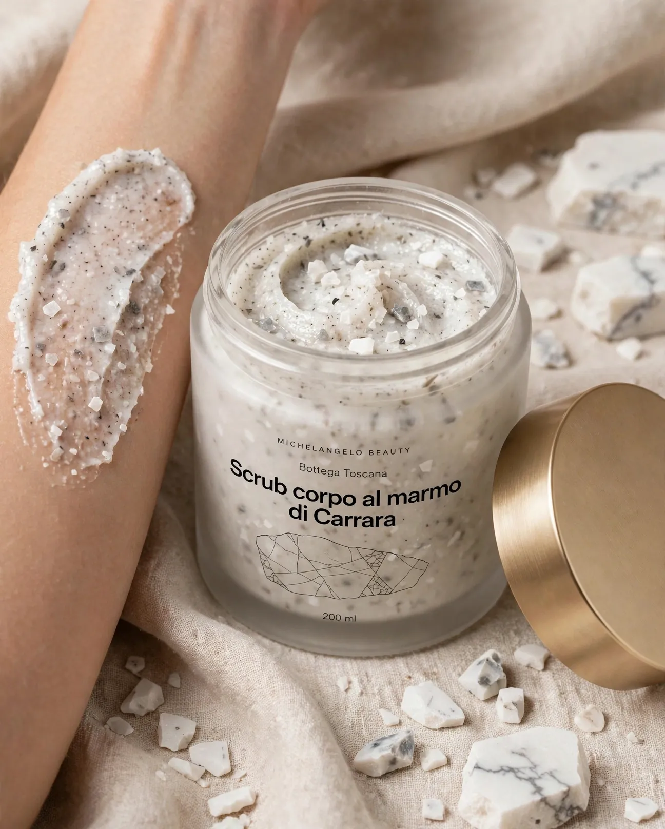 Scrub corpo al marmo di Carrara, dettaglio